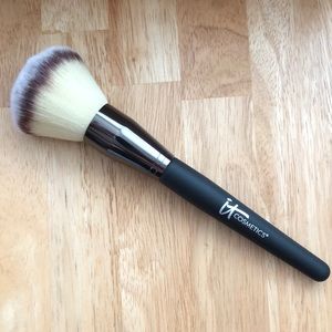 It Cosmetics Heavenly Luxe Jumbo Powder Brush #3